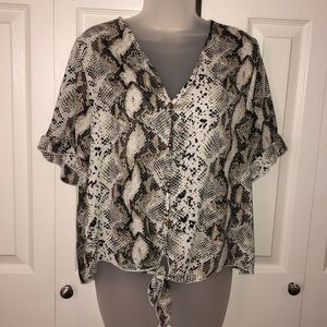 Short sleeve animal print top